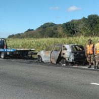 Addis Burgos y su familia a salvo luego de que se incendiara su vehículo en carretera San Cristóbal-Baní