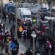 Protestas de camioneros empiezan a afectar las economías de Canadá y EEUU