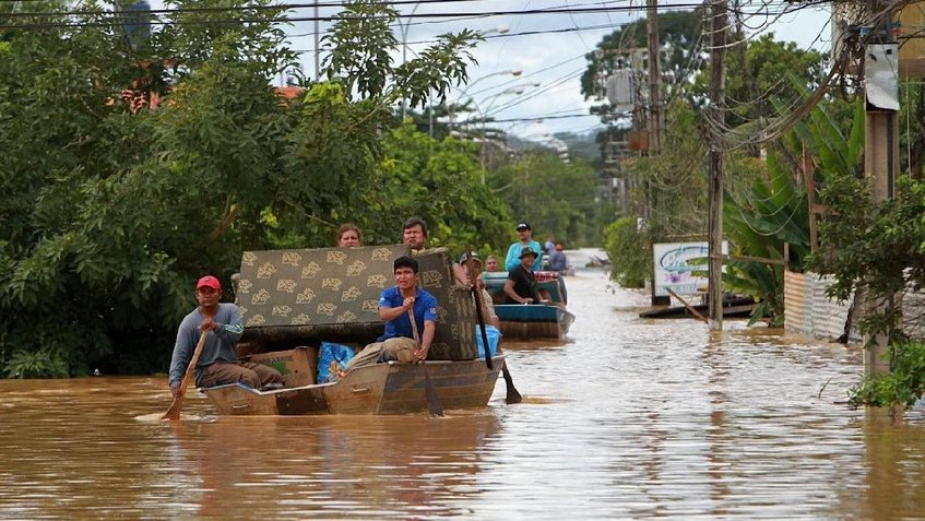 Declaran emergencia nacional por intensas lluvias en Bolivia