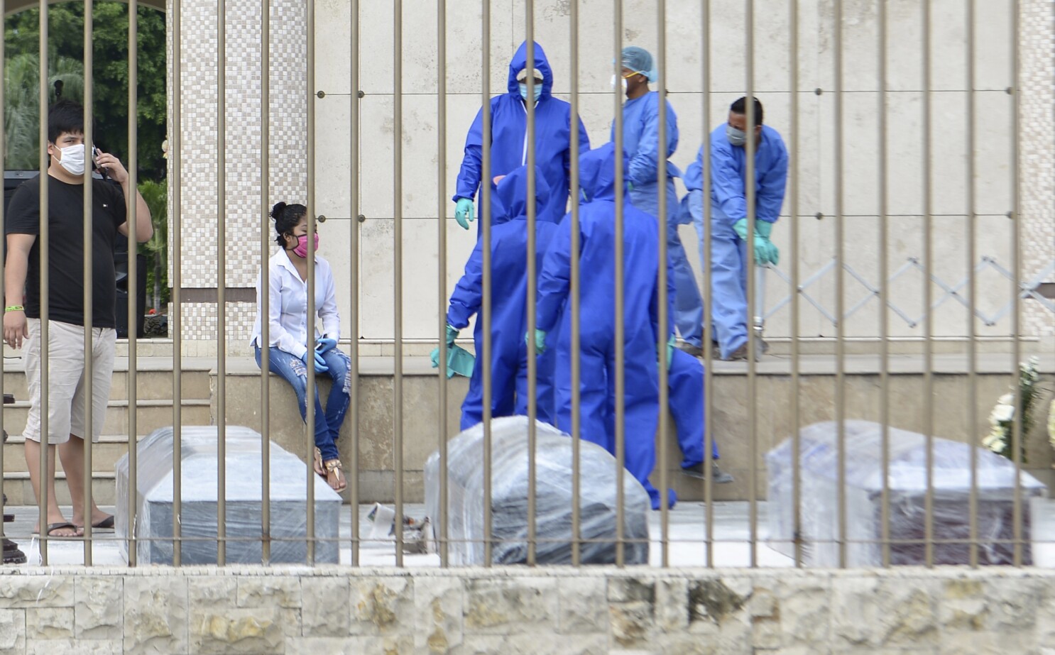 Ecuador, dos años sin cerrar la dolorosa herida abierta por la covid-19