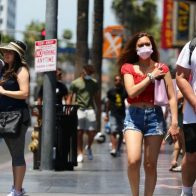 Los españoles se liberan de usar mascarillas en las calles a partir del jueves