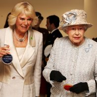 Isabel II expresa su deseo de que Camila sea “reina consorte”