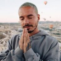 J Balvin pide oraciones por la salud de su madre