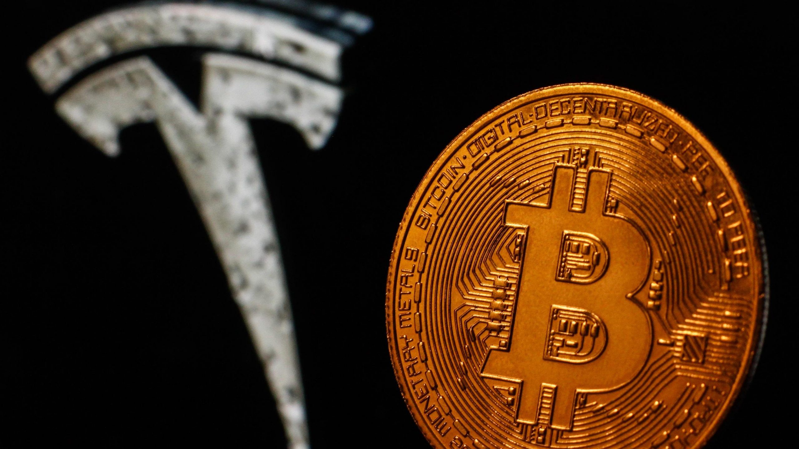 Tesla asegura tener casi 2.000 millones de dólares en bitcoins
