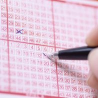 Hombre gana 10 millones de dólares en la lotería por segunda vez en Nueva York