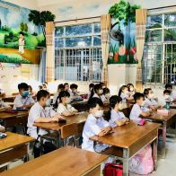 Millones de alumnos regresan a las escuelas en Vietnam tras paro por pandemia