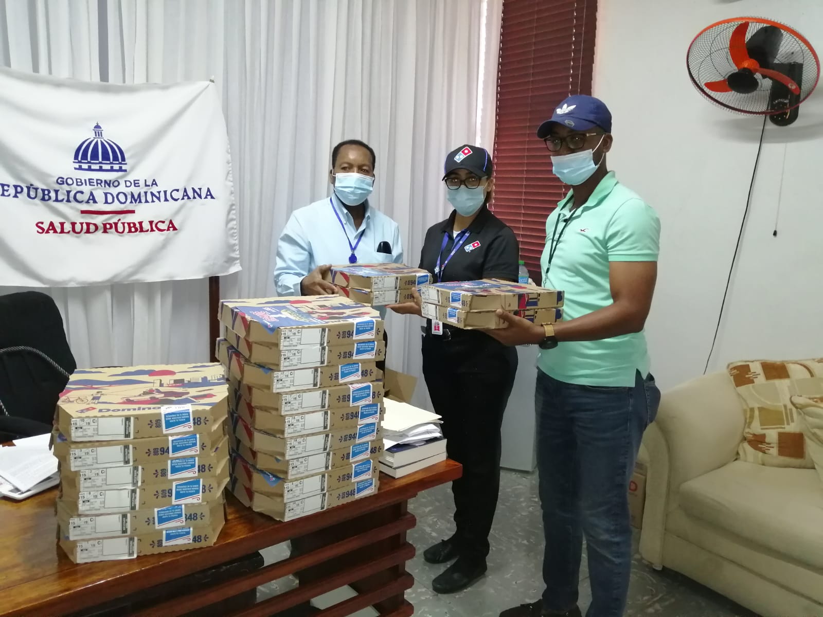 Realizan donación a personal de Vacúnate RD