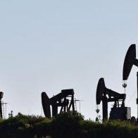 Precio del barril de petróleo supera los 100 dólares tras "operación militar" rusa en Ucrania