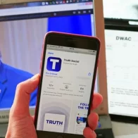 Donald Trump estrena oficialmente Truth Social, su nueva red social disponible en iPhone