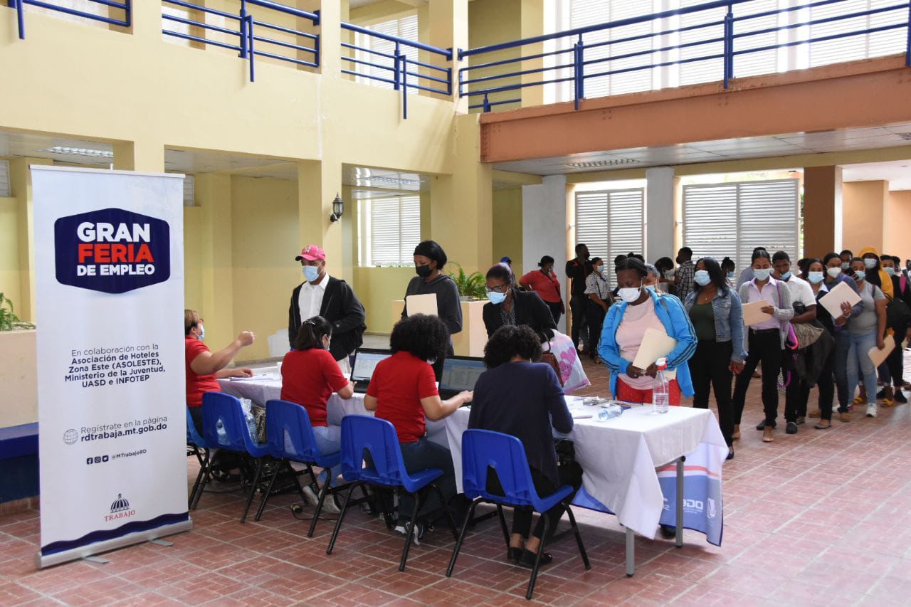 Reportan gran asistencia en Feria de Empleos en la Zona Turística del Este