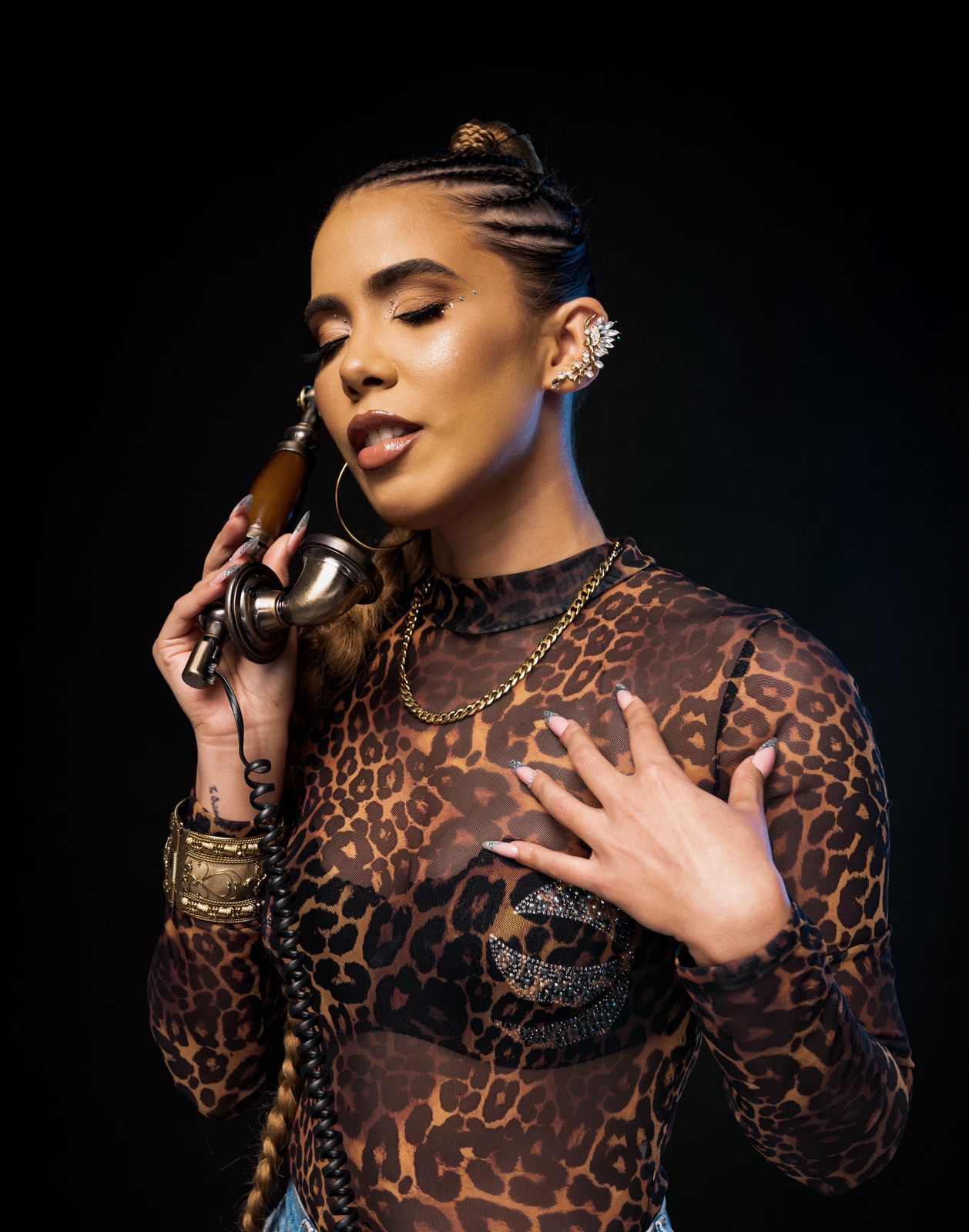 Cantante Etyluzz presenta credenciales con “Ay dime”
