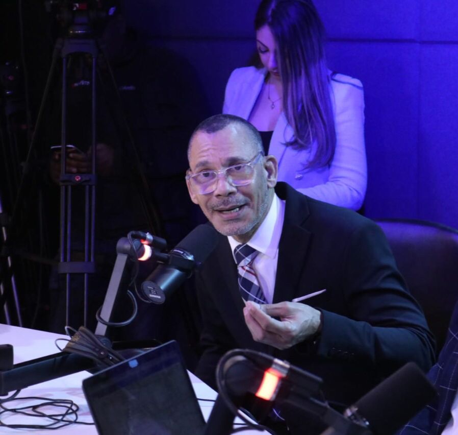 Periodista pide a Abinader explicar cómo el Gobierno mejorará los ingresos de la clase más baja