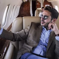El estafador de Tinder crea cuenta en Cameo: cobra $300 por saludos y $1,400 por mensajes