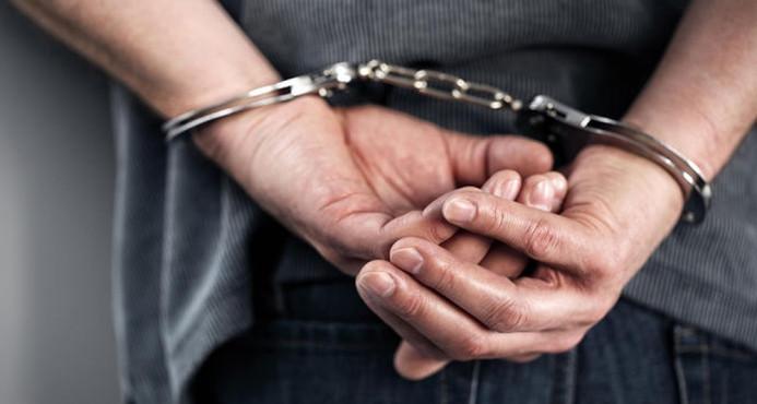 Apresan conductor ebrio que atropelló un menor, chocó otro vehículo e hizo disparos al aire con arma de fuego