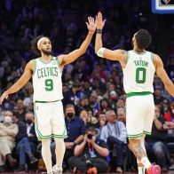 Los Celtics aplastan a los 76ers y sellan récord de 25 triples