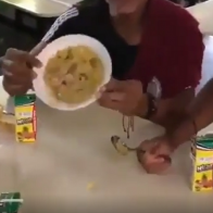 ¿Y será que tenía mezcla de cemento el almuerzo escolar?