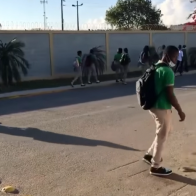 Denuncian directora prohíbe entrada a alumnos en escuela de SPM