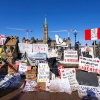 Acusan a los antivacunas de "bloquear" la democracia con protestas en Canadá