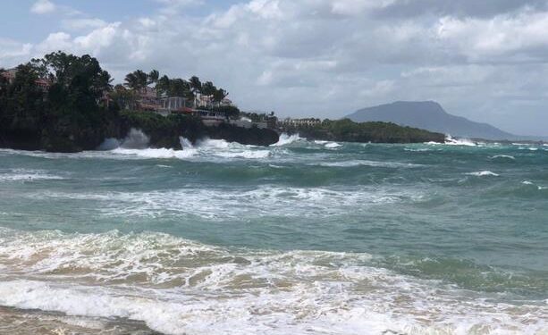 Lluvias seguirán en RD; advierten sobre oleaje anormal  