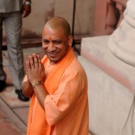 Yogi, el polémico monje hindú