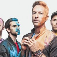 Integrantes de Coldplay se dan un “baño de pueblo” antes de concierto en el Olímpico