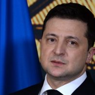 Zelenski: ¿Cómo puede Putin hablar de operación militar cuando mueren niños?