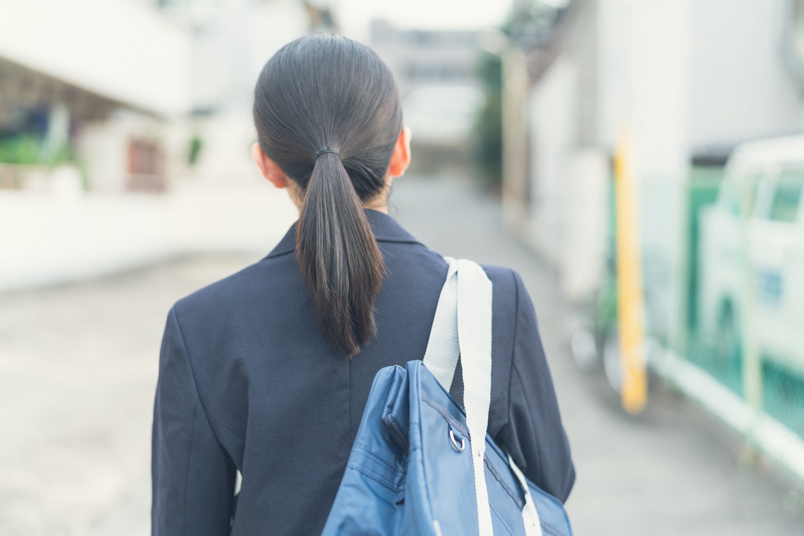 Escuelas de Japón prohíben a niñas usar las colas de caballos para no "excitar" a los varones