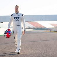 Piloto Daniil Kvyat califica de "injusta" la prohibición de competir a deportistas rusos