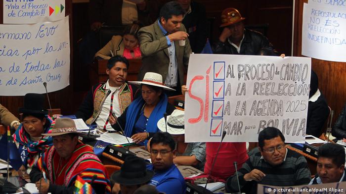 Un 58,9 % de bolivianos estaría a favor de una reforma constitucional