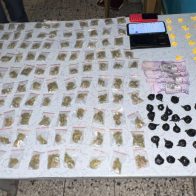 Apresan presunto microtraficante; le ocupan 185 porciones de marihuana y 224 de crack