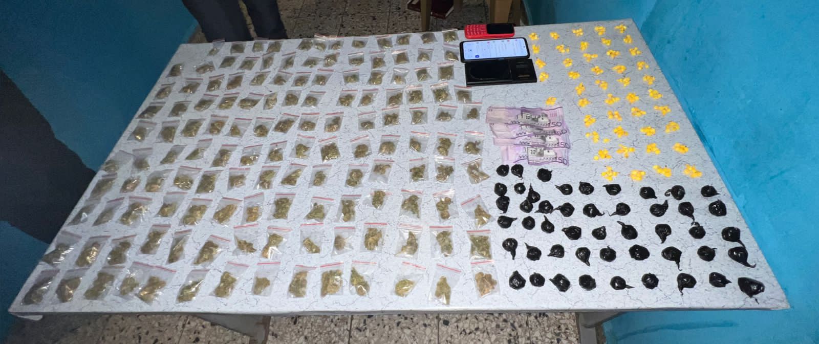 Apresan presunto microtraficante; le ocupan 185 porciones de marihuana y 224 de crack