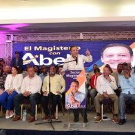 Abel Martínez asegura gobiernos del PLD dignificaron el sector magisterial