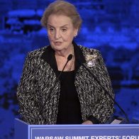 Biden ordena banderas a media asta por la muerte de Albright