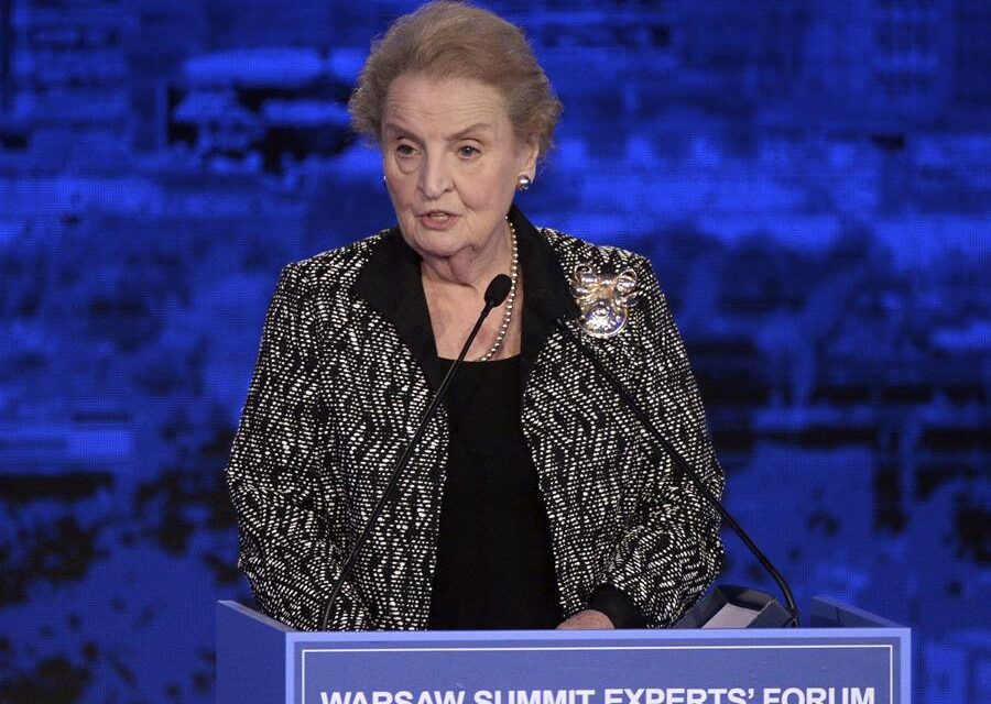 Biden ordena banderas a media asta por la muerte de Albright