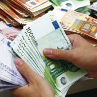 El euro se cambia alrededor de 1,10 dólares