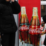 Coca-Cola suspende sus operaciones en Rusia
