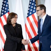 Critican a Kamala Harris por reírse tras una pregunta sobre los refugiados ucranianos