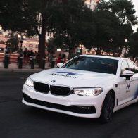 ¡El futuro llegó! Estrenan robotaxis autónomos en el centro de Las Vegas
