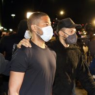 Liberan actor Jussie Smollett, quien organizó "falso crimen de odio"