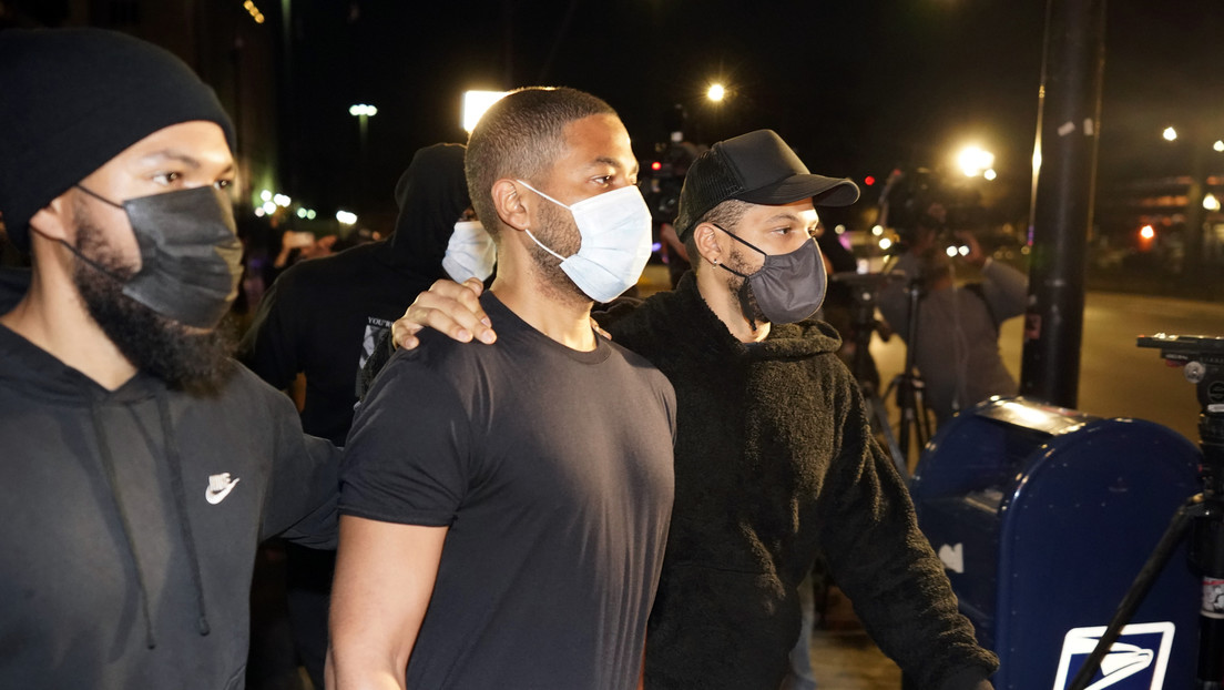Liberan actor Jussie Smollett, quien organizó "falso crimen de odio"