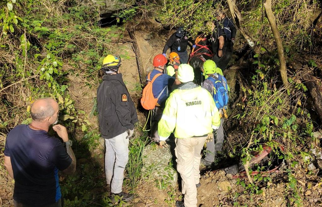 Rescatan en Puerto Rico a un turista que cayó por un precipicio