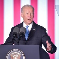 Biden contempla implantar impuesto mínimo del 20% para todos los superricos