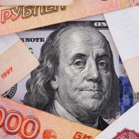 Divisa rusa se fortalece frente al dólar que cotiza por debajo de 90 rublos en la bolsa de Moscú