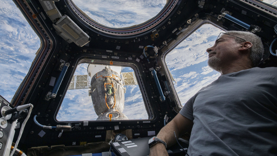 La nave rusa Soyuz MS-19 regresa a la Tierra con dos rusos y un estadounidense