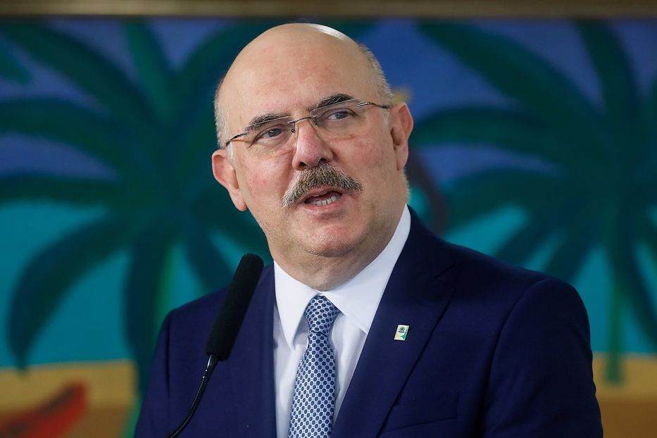 Ministro de Educación de Brasil renuncia tras escándalo con evangélicos
