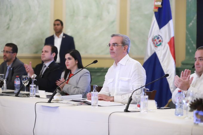 Abinader afirma que RD supera los 12,000 millones de dólares en exportaciones