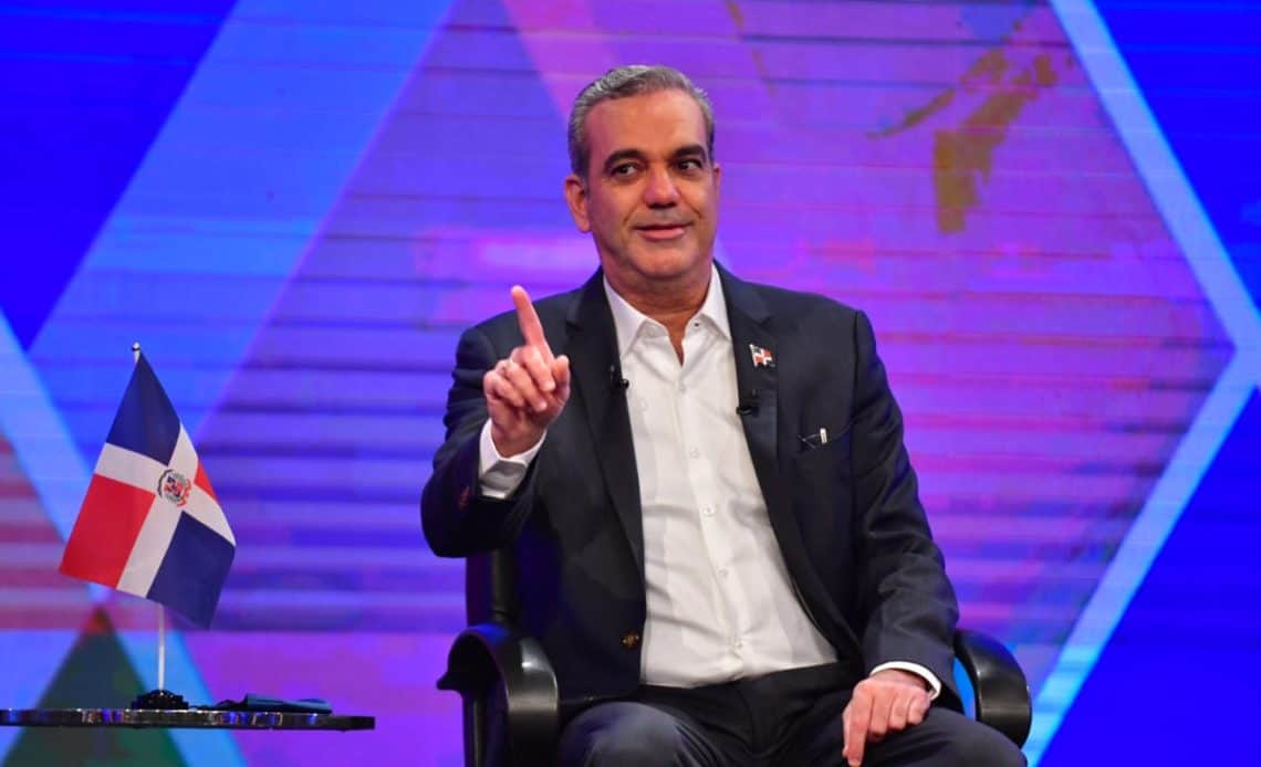 Abinader: "Ningún dominicano que sabe inglés está bajo el nivel de pobreza"