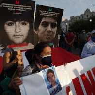 Al grito de "indulto es insulto", peruanos rechazan liberación de Alberto Fujimori