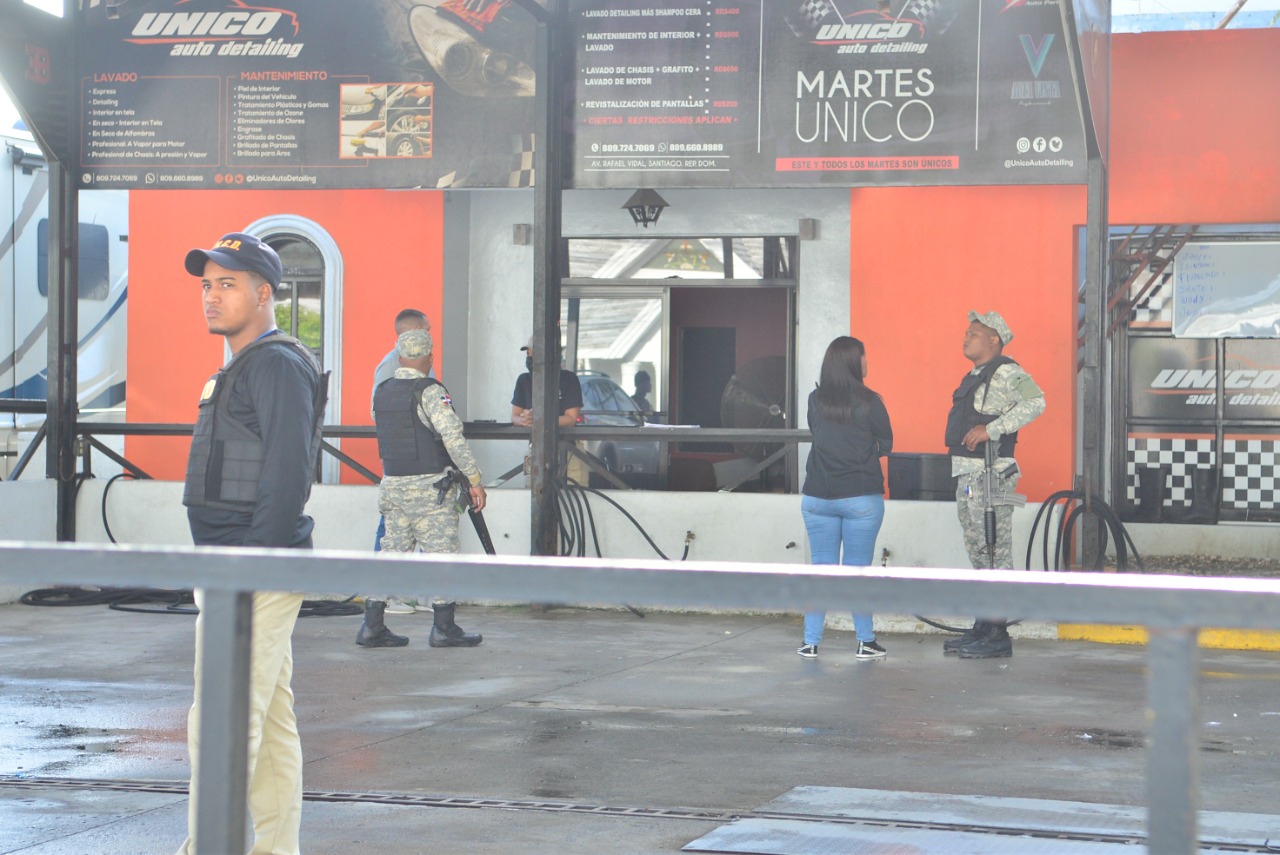 Autoridades ocupan más de un millón de dólares y vehículos de alta gama en caso FM