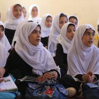 ONU presiona a los talibanes para que las niñas vuelvan a la escuela